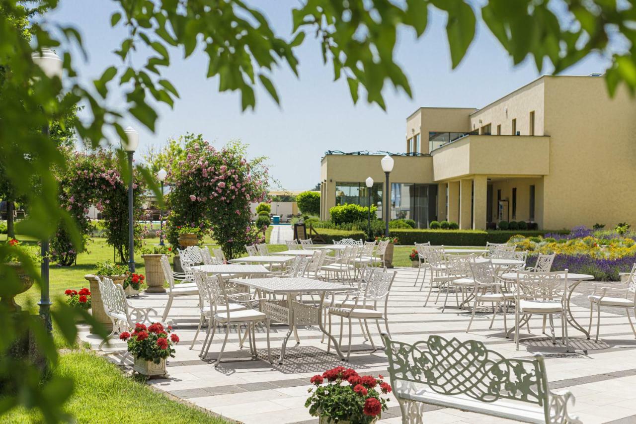 Amade Chateau Vrakun Ngoại thất bức ảnh